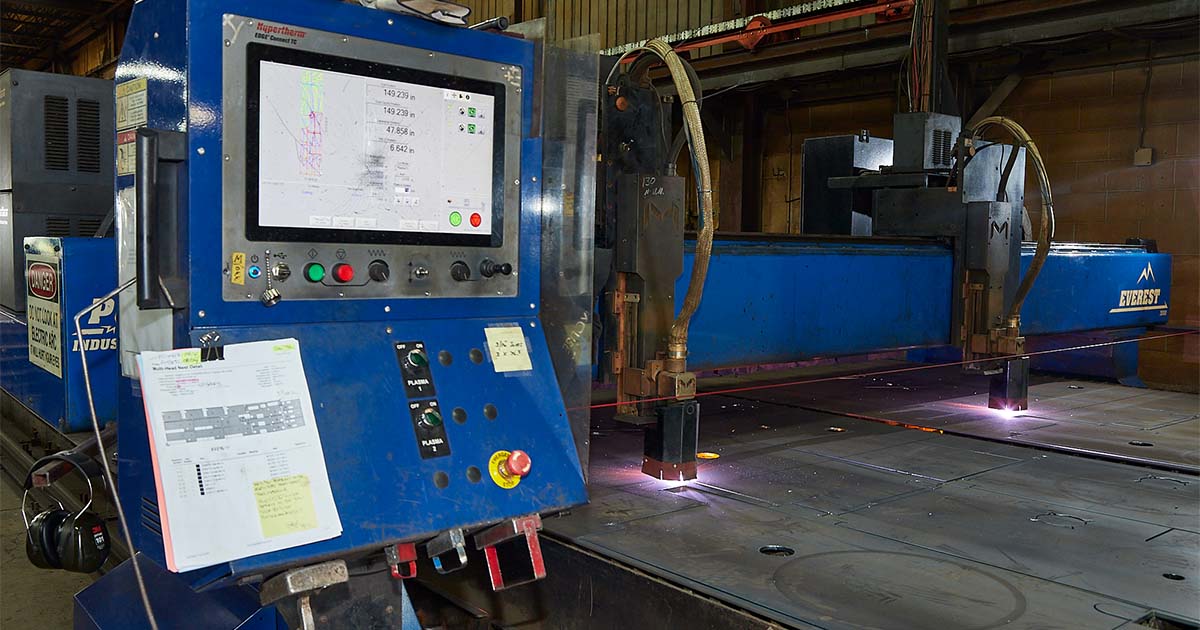 Plasma cutting machine with controls